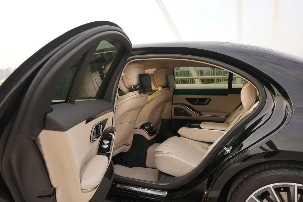 Mercedes S 500 inside back