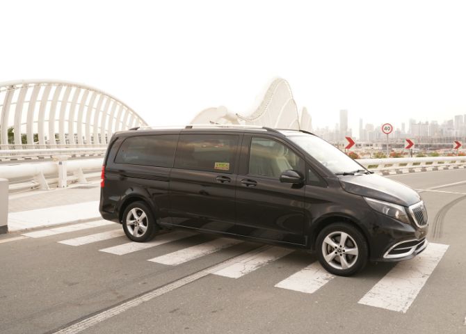 Rent Mercedes Benz V Class in Dubai